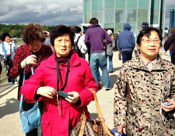 Niagara Falls Tourists